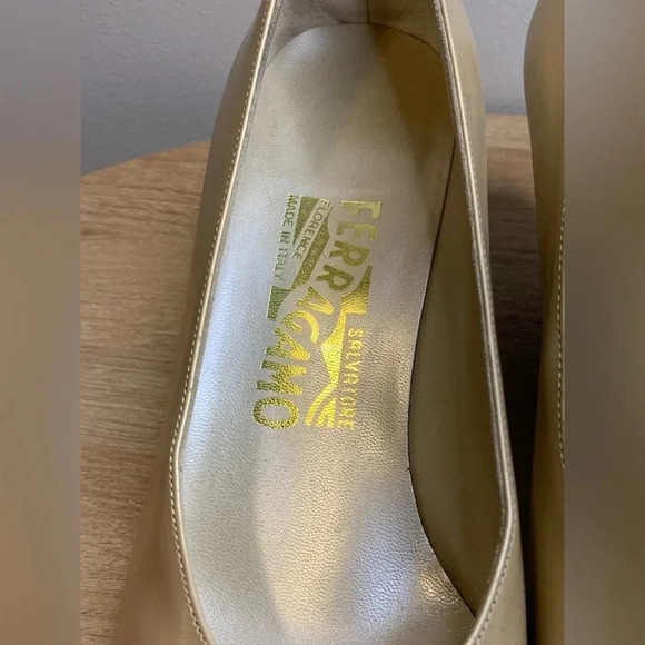 Salvatore Ferragamo Gold Vintage Heels Size 7.5 - Picture 3 of 6
